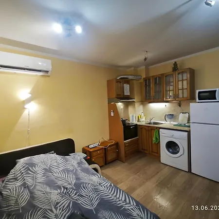 In The Center 2 * Βάρνα